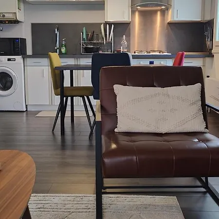 Apartment A Cozy Bedroom In An